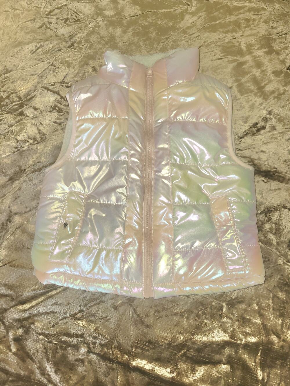 ​Yogalicious Girls Iridescent Puffer Vest Pink Holographic Sherpa NWOT Size M 10